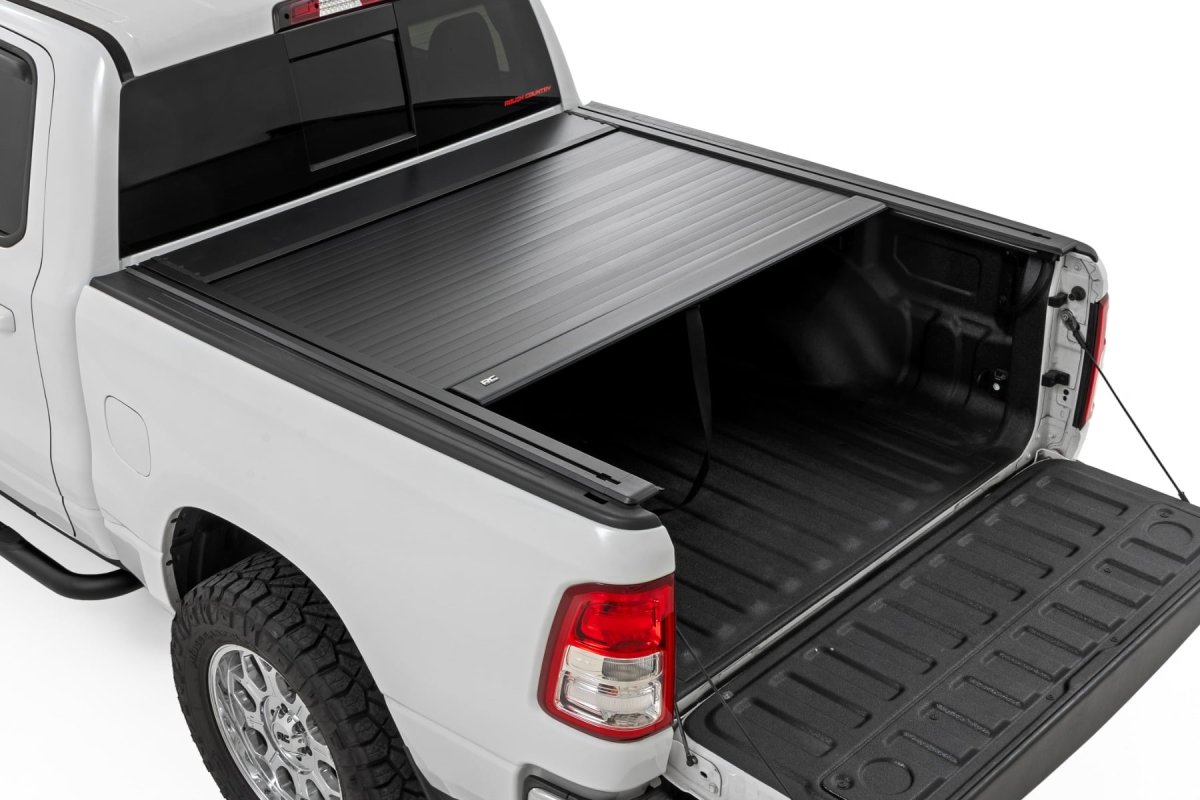 Ram 1500 Manual Retractable Bed Cover - Rough Country - Matte Black - '19-'26